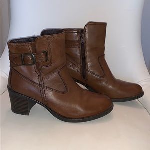 Sketchers brown leather booties